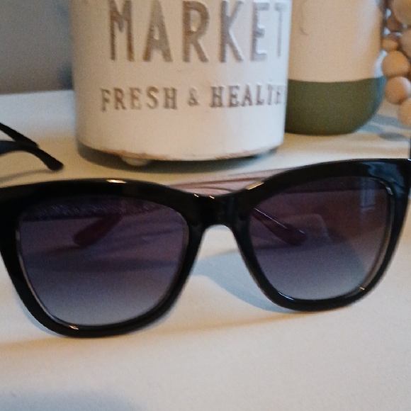 Guess Black and Pink Cat-Eye Sunglasses - Picture 3 of 4